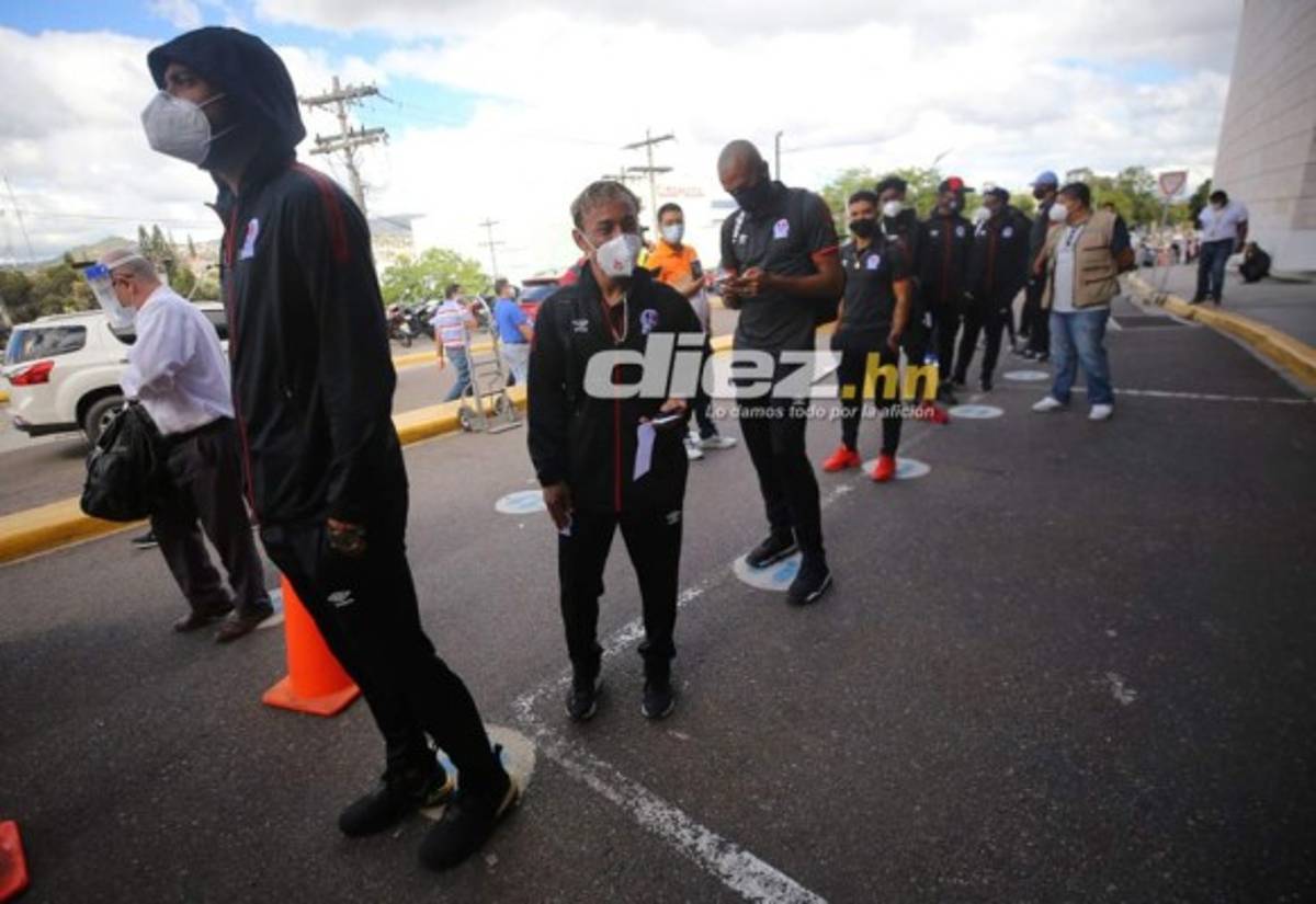 ¡Cánticos y nuevo look! La partida de Olimpia rumbo a Orlando para enfrentar al Montreal Impact