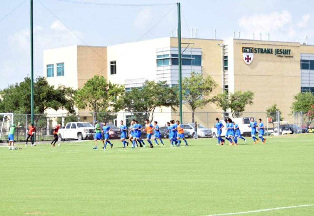 Las imágenes del entreno de Honduras y El Salvador previo a la batalla en Houston