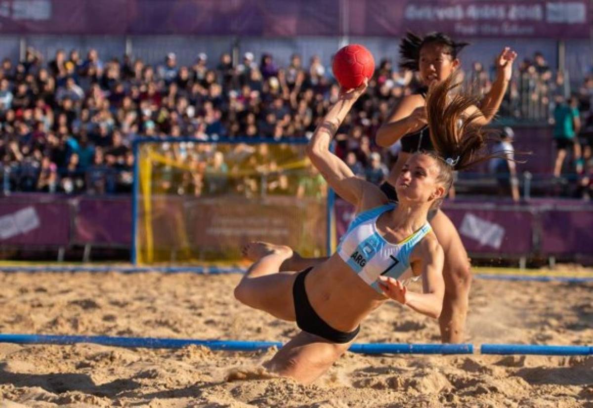 El balonmano de playa y las bellezas que crearon polémica en Argentina por vestimenta