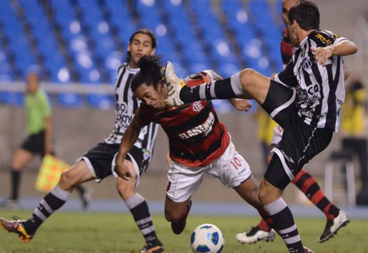 La trayectoria de Ronaldinho en imágenes