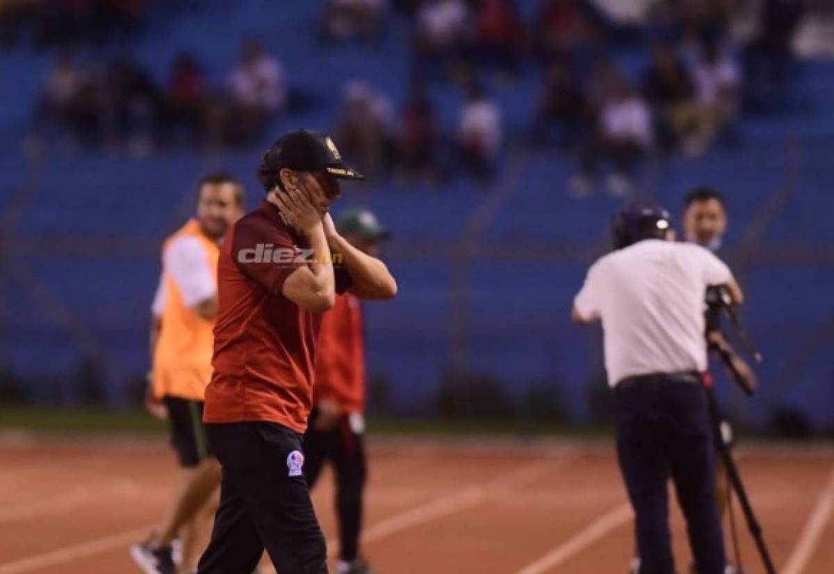 El descontrol de los futbolistas en el Olímpico, delicado momento de Menjívar y el chistoso 'banco' que utilizó Diego Vázquez
