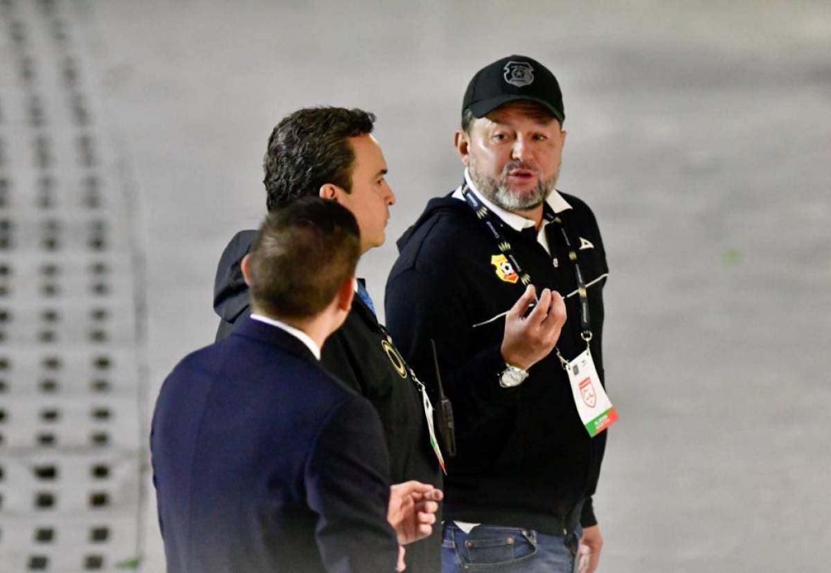 El director deportivo del Herediano, Jafet Soto, durante el partido de vuelta ante Real España en el estadio Nacional de San José, Costa Rica.