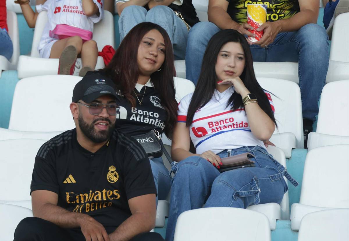 La fiesta que armó la Ultra Fiel, bellas chicas en el Chelato Uclés y el aficionado de Real España junto a los de Olimpia