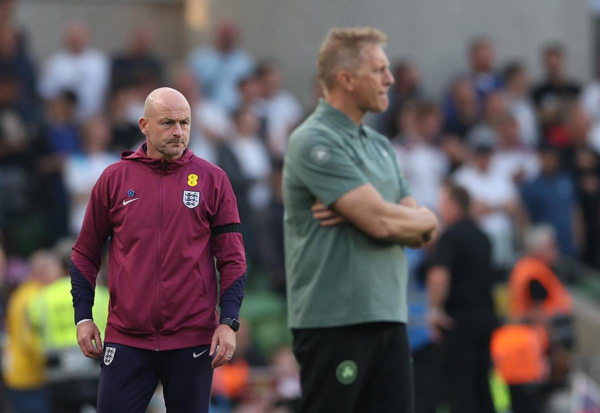 No cantó el himno de la Selección Inglaterra y piden que se vaya del equipo: “Es una traición, no está capacitado”