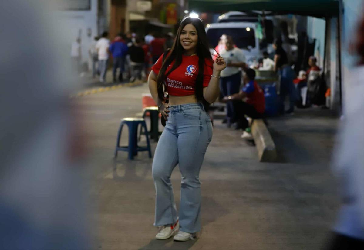 La bella barbie en el Nacional, el show de la Ultra Fiel y se burlan del Motagua en la previa del Olimpia-Cartaginés