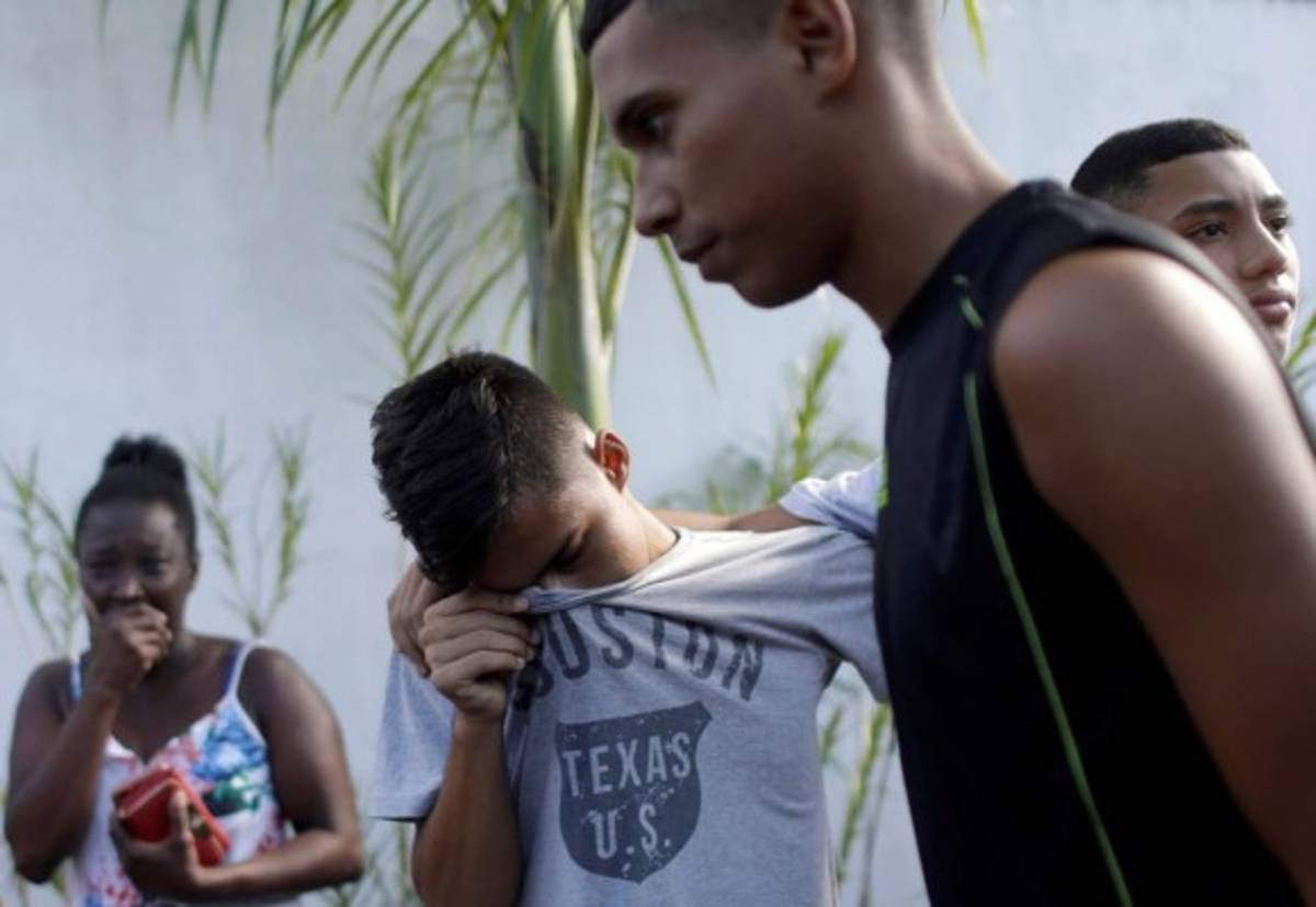 Desgarradoras imágenes: Tristeza y llanto en complejo del Flamengo tras voraz incendio