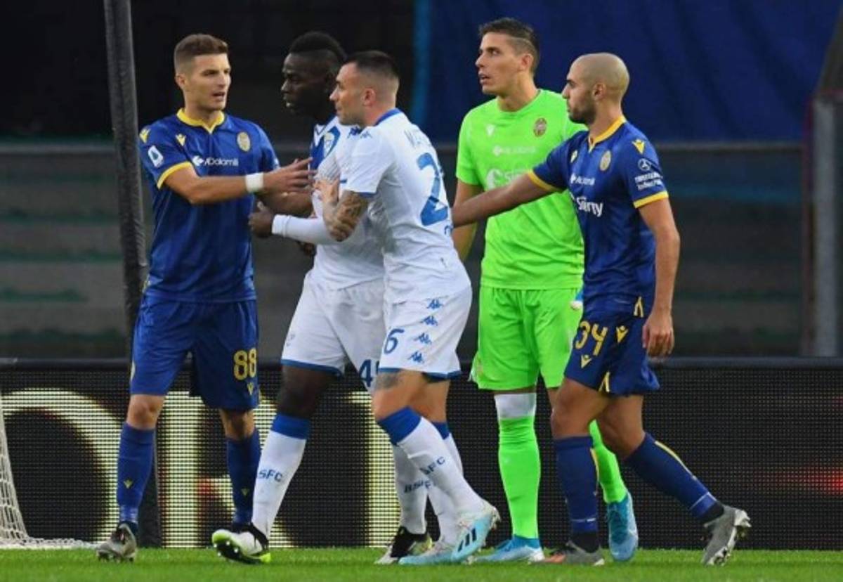 FOTOS: La bronca y el desconsuelo de Balotelli tras ser víctima de racismo en Italia