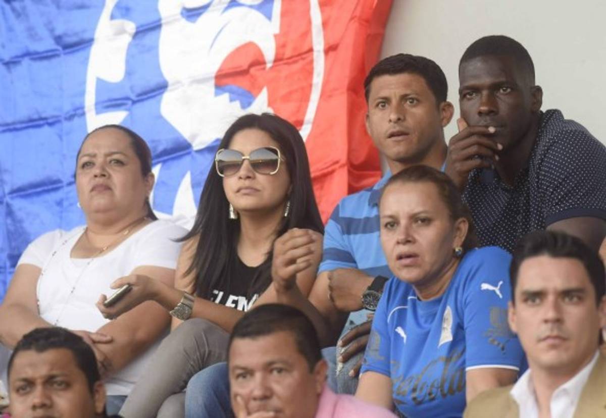 Las fotos más curiosas que se vieron en el estadio Nacional en la gran final