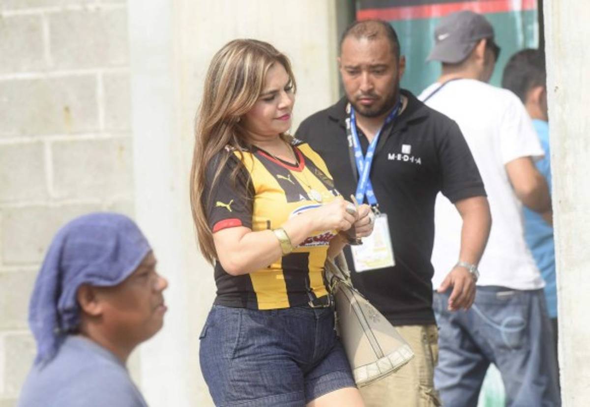 Chicas súper sexys, calor y mucha seguridad; lo mejor del derbi Marathón-Real España