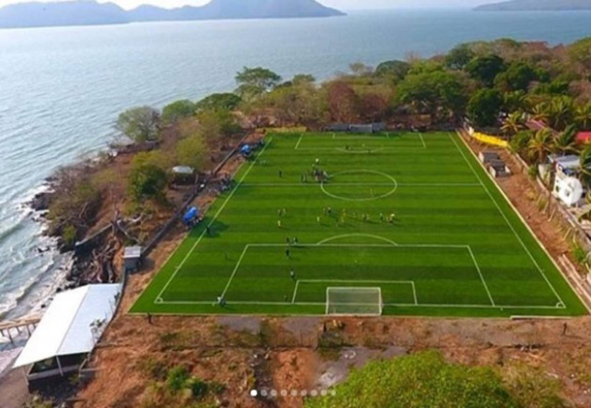 FOTOS: Espectacular cancha frente a la playa fue inaugurada en Amapala