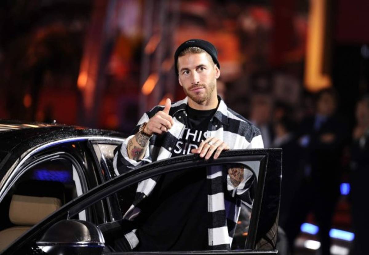 Los llamativos looks que usaron jugadores del Real Madrid para recoger sus Audis