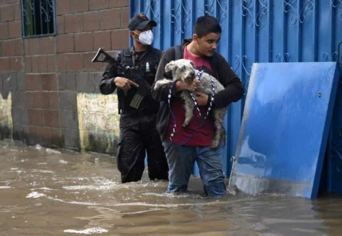 Impactantes imágenes de la tormenta que arrasó en El Salvador y dejó pérdidas humanas