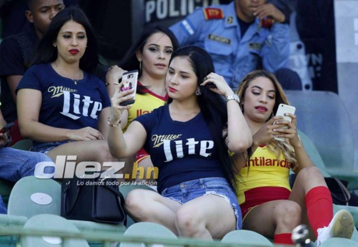 ¡La chela, la colocha y la pelo negro! Hermosuras en el Yankel Rosenthal