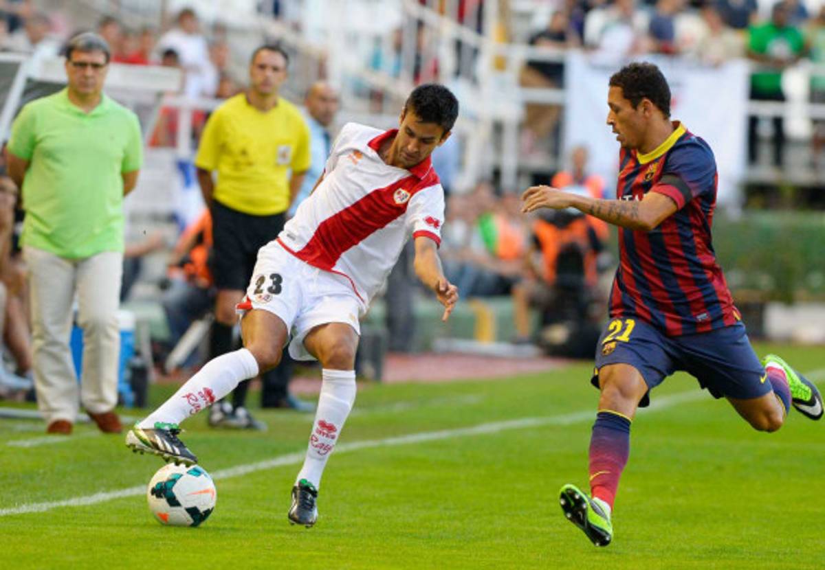 Barcelona golea 4-0 al Rayo Vallecano con triplete de Pedro.