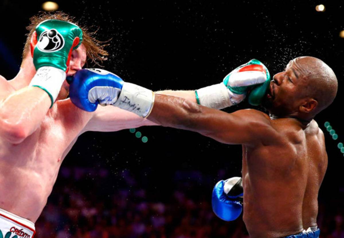 Floyd Mayweather gana con contudencia a Saul 'Canelo' Álvarez