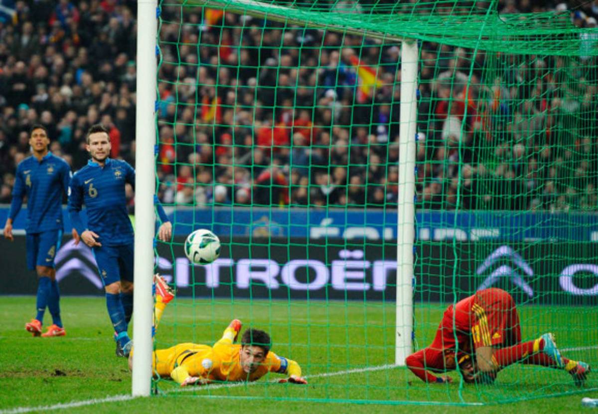 España se baja a Francia y es líder.