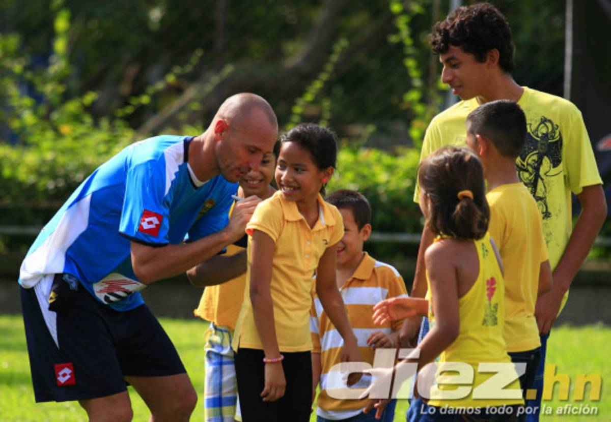 Aldea SOS visita al Real España.