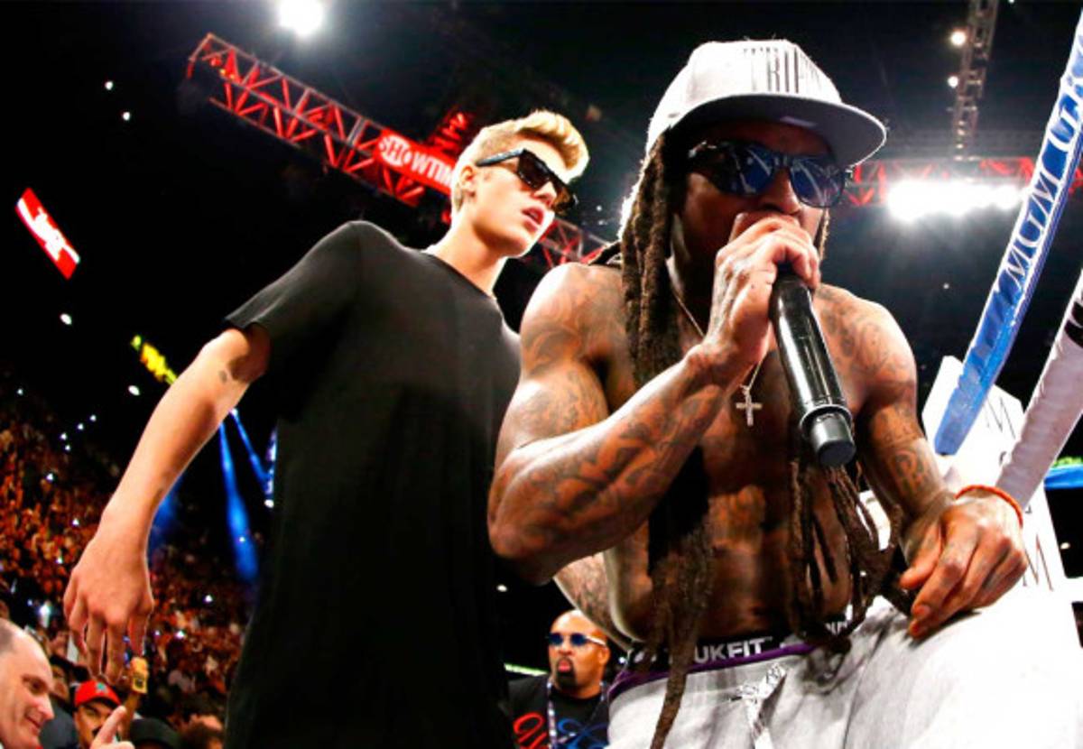 Floyd Mayweather gana con contudencia a Saul 'Canelo' Álvarez