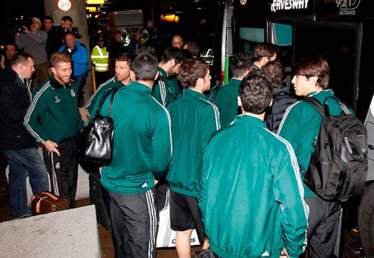El Madrid viajó con toda la plantilla blanca a Manchester.