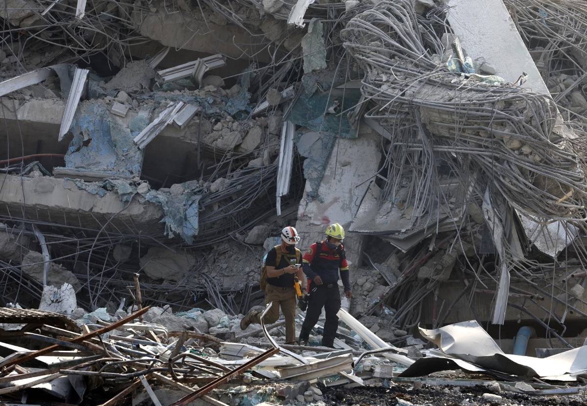 Las catastróficas imágenes del terremoto en Birmania y Tailandia: Llevamos más gente al cementerio que al hospital