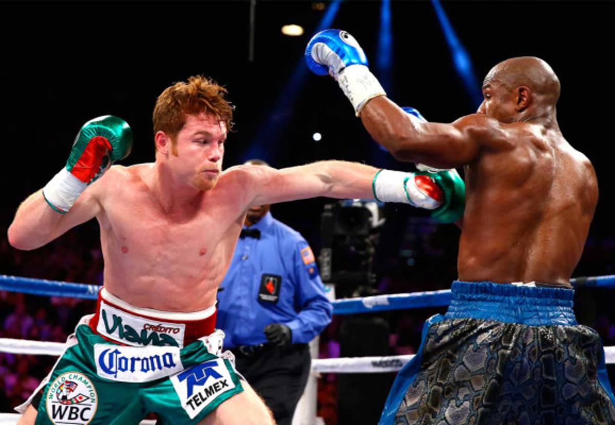 Floyd Mayweather gana con contudencia a Saul 'Canelo' Álvarez