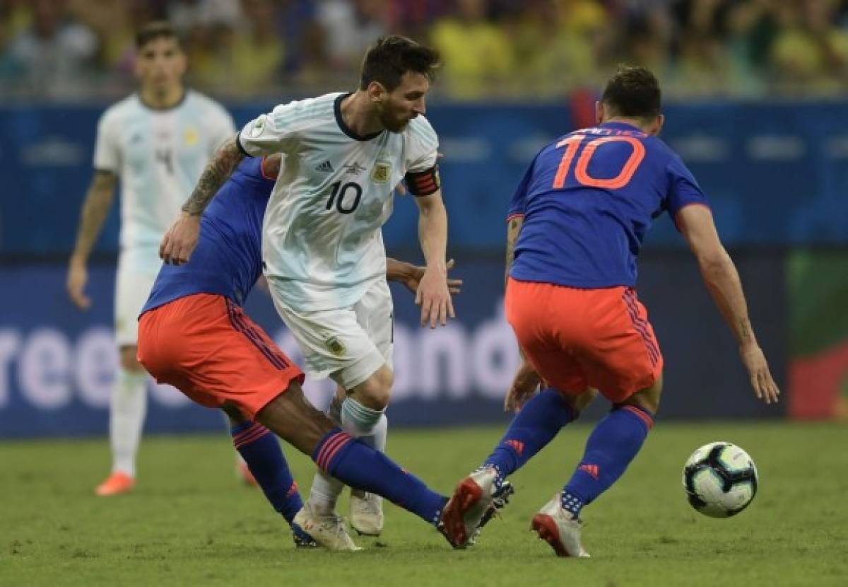 Argentina: El dolor de Messi y la sexi aficionada en la derrota ante Colombia en la Copa América 2019