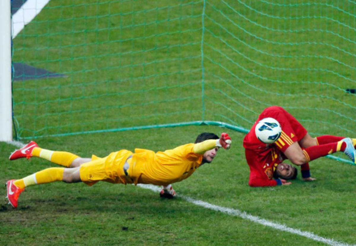 España se baja a Francia y es líder.
