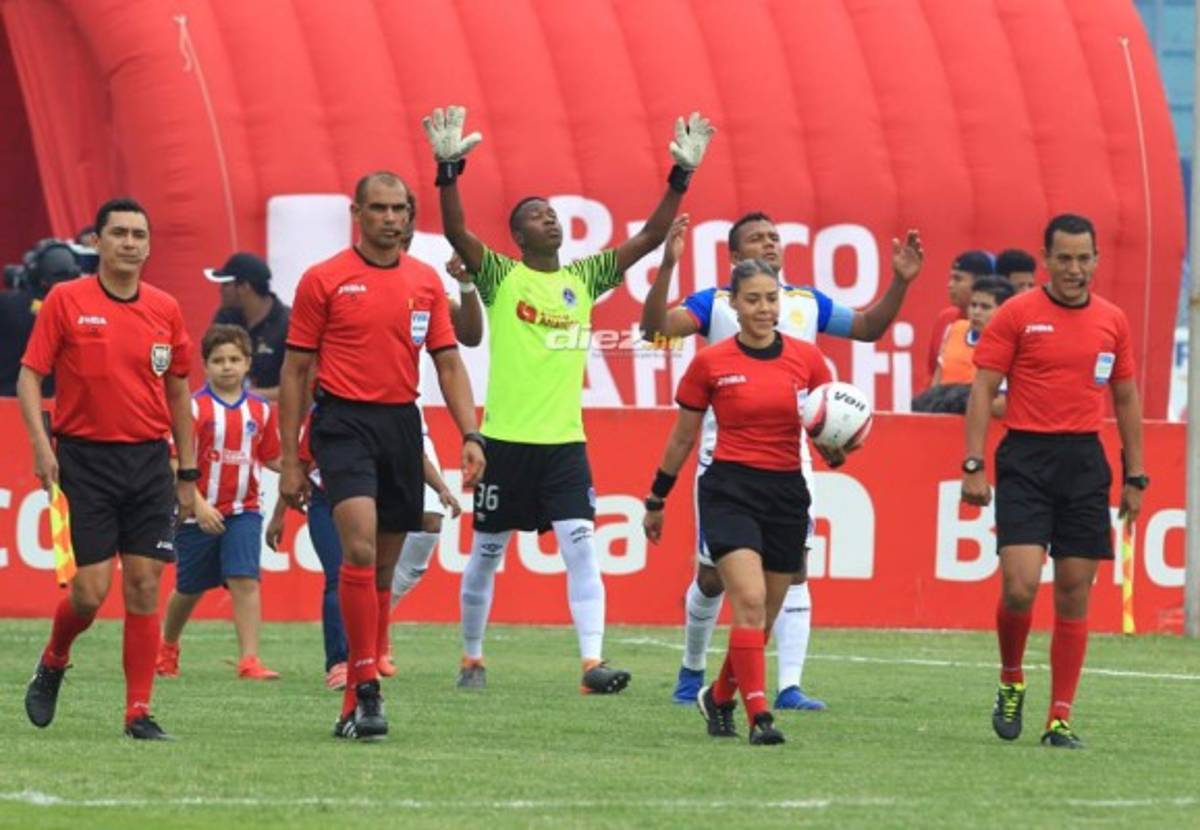 No viste en TV: Bronca de Caballero-Keosseián, presión a Pastrana e intercambio de camisas