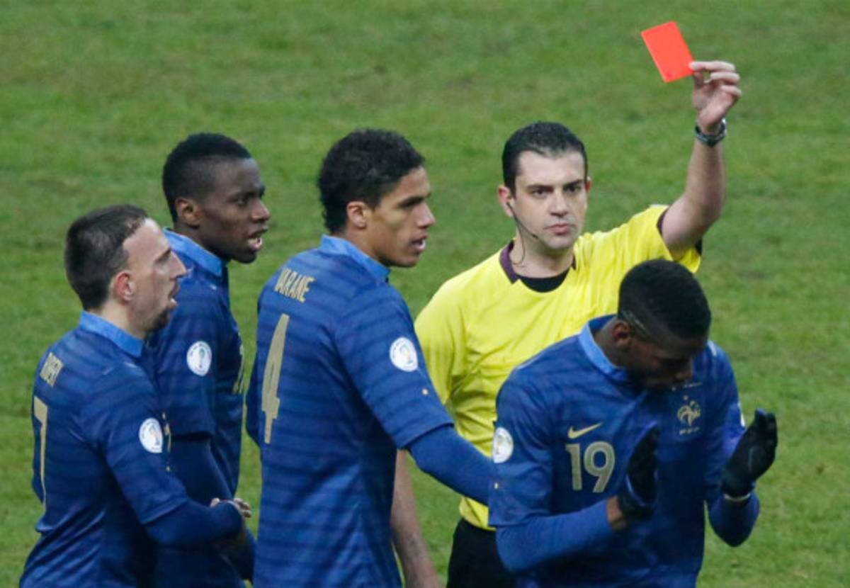 España se baja a Francia y es líder.