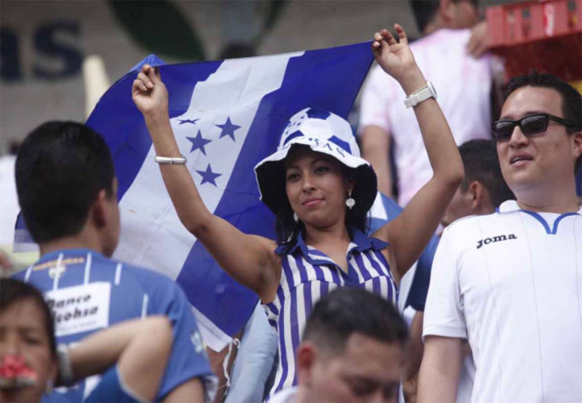 Ambientazo previo al juego entre Honduras vrs Costa Rica