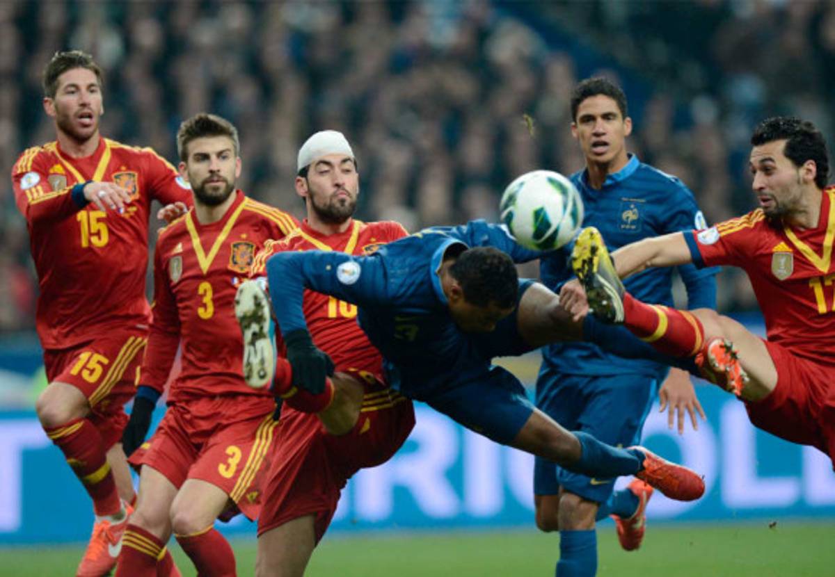 España se baja a Francia y es líder.
