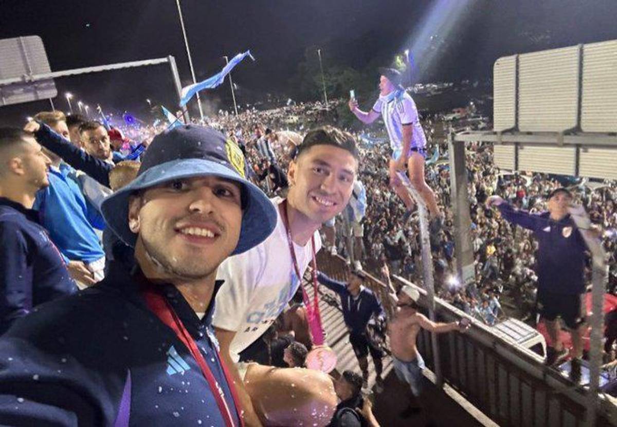 La copa está en casa: El espectacular recibimiento en Argentina a Messi y los campeones del Mundo