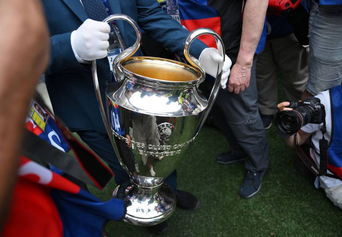 Fiestón en Budapest por el PSG-Arsenal en la gran final de la Champions
