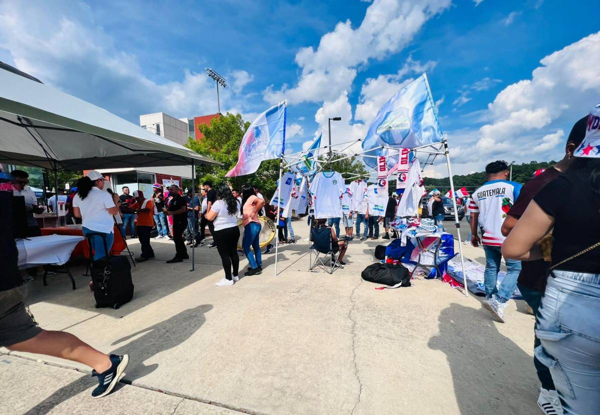 Belleza hondureña invade el Memorial Stadium de Durham para presenciar el amistoso Olimpia vs Comunicaciones