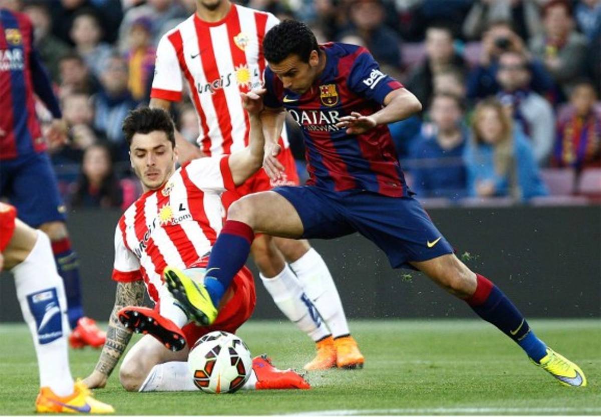 Barcelona goleó 4-0 a Almería y sigue firme hacia el título