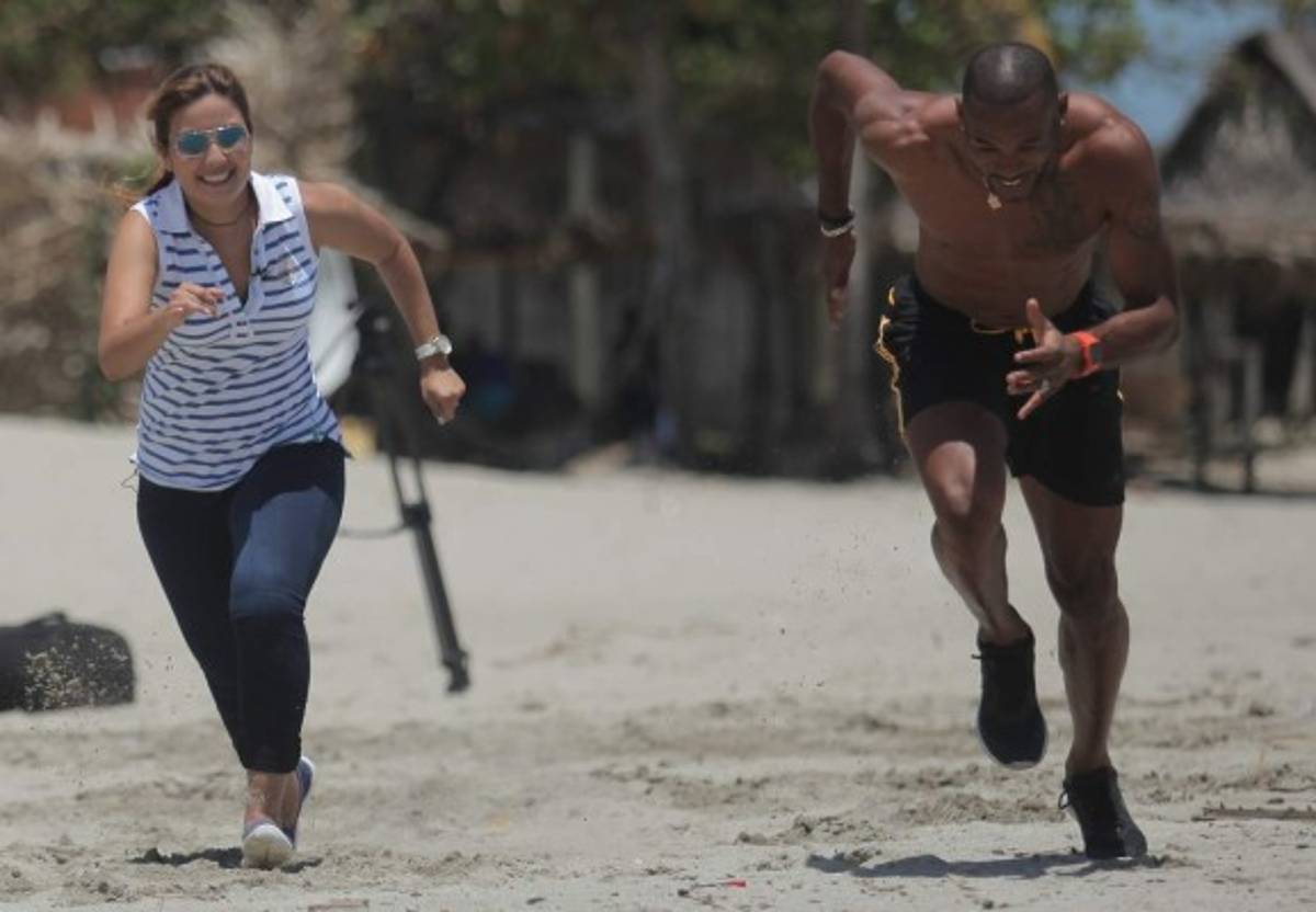 El reto del velocista hondureño Rolando Palacios en la playa