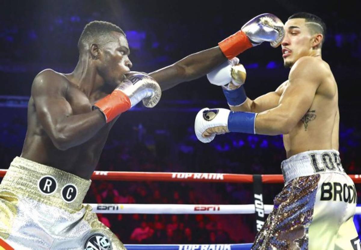 Las mejores fotos que dejó nocaut de Teófimo López a Richard Commey por el título mundial