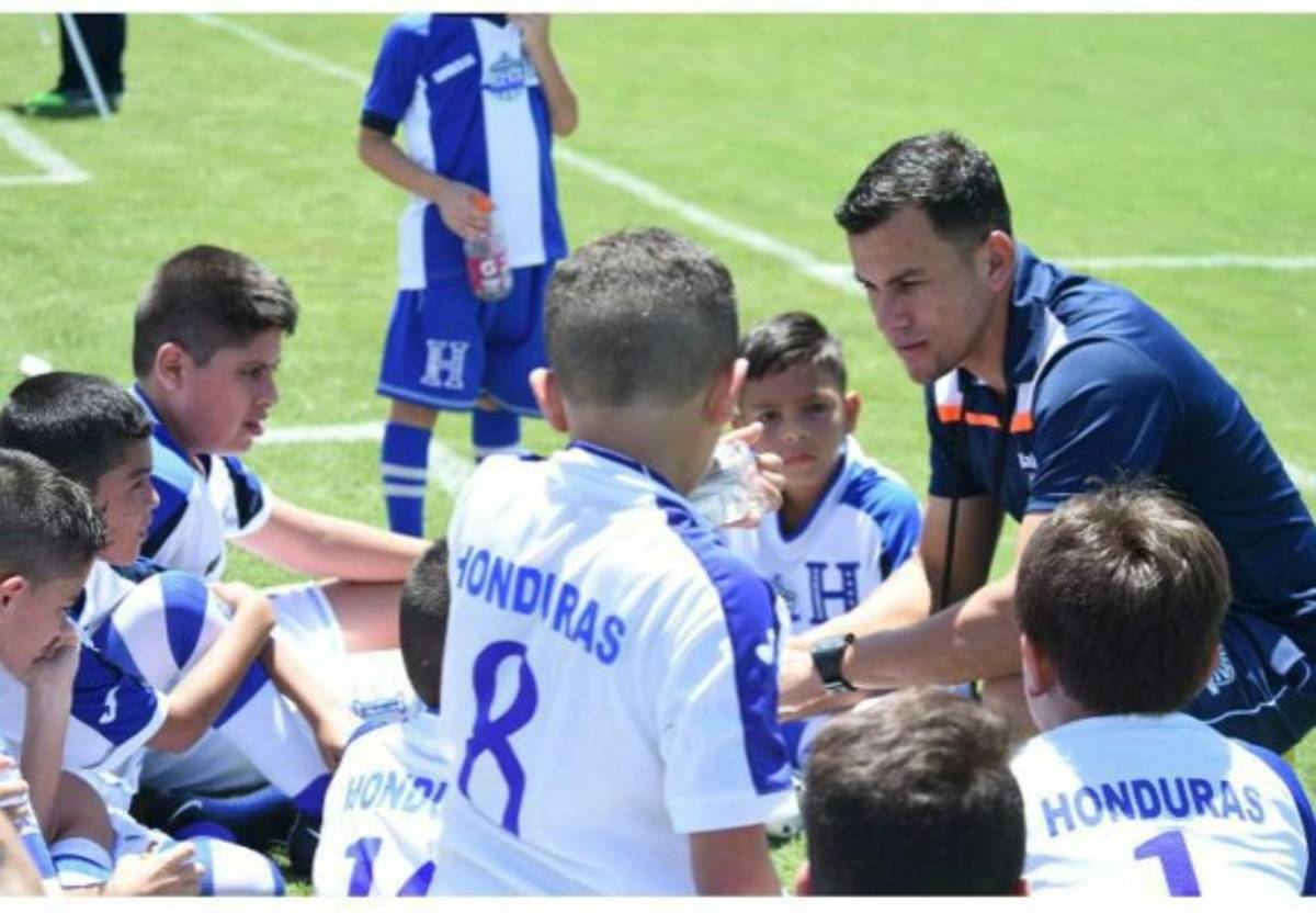 Los ex futbolistas hondureños que tienen bonitos complejos deportivos