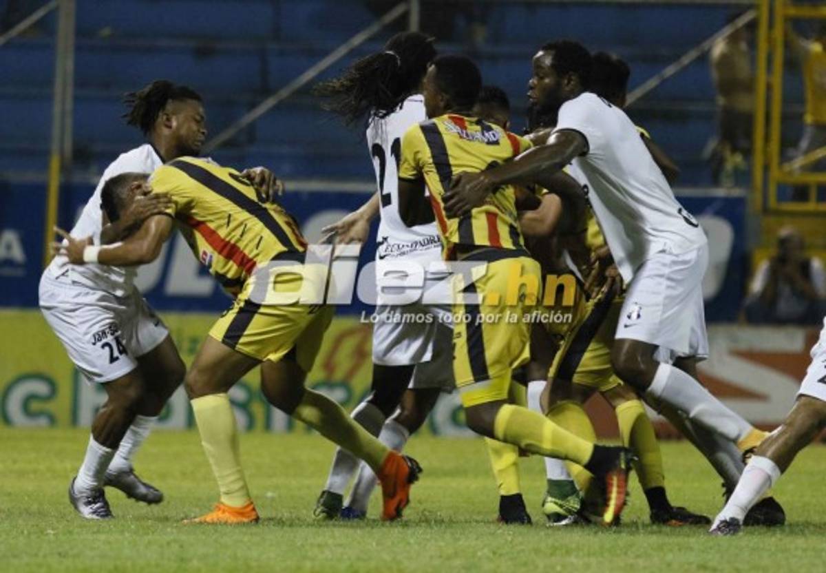 CURIOSAS: El 'nocaut' a Allans Vargas y el agarrón de pelo de César Oseguera a Yeer