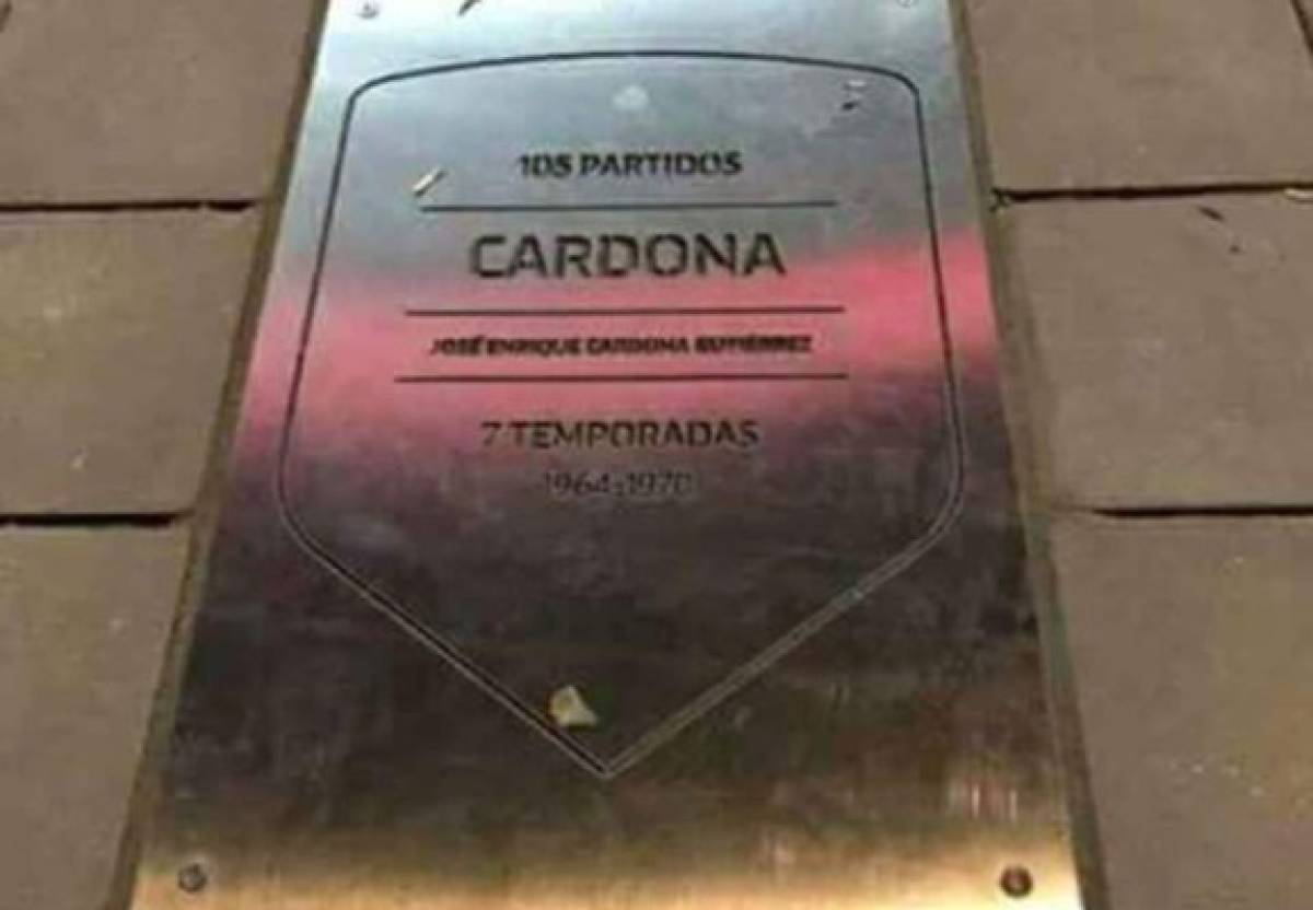 ¡Placas, trofeos y una puerta con su nombre! Lo homenajes a futbolistas hondureños en el extranjero