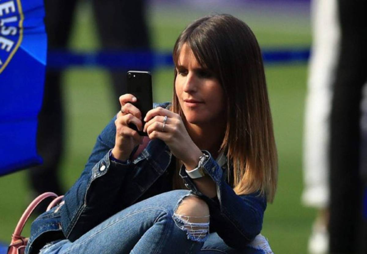 ¿Por qué la oculta? Así es Natacha Van Honacker, la discreta mujer de toda la vida de Hazard