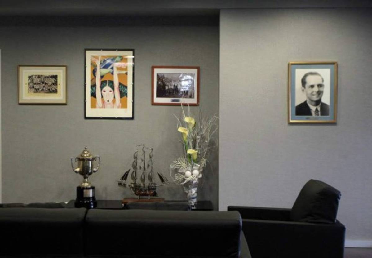 El Espanyol de Barcelona rinde homenaje a Ricardo Saprissa