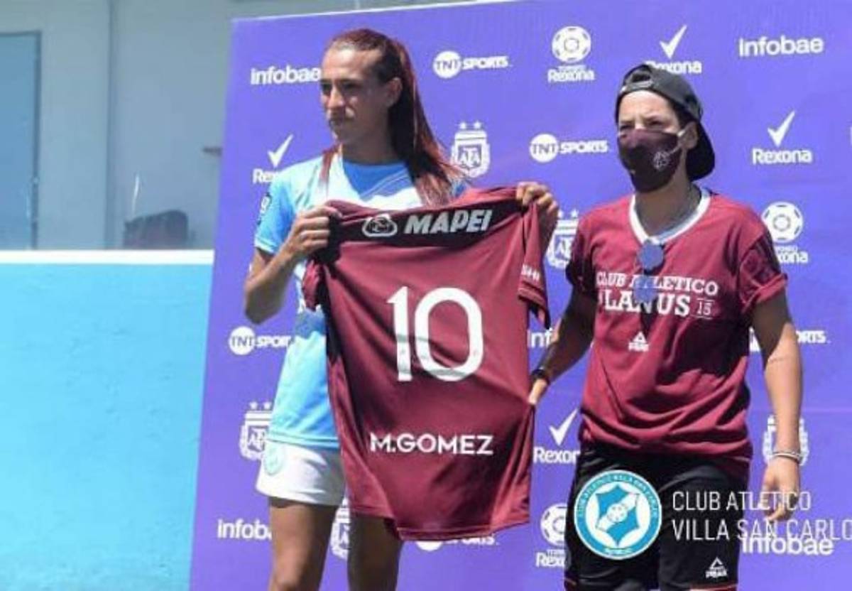Con número de crack y el gesto que le sacó lágrimas: Así fue el debut de la primera futbolista transgénero