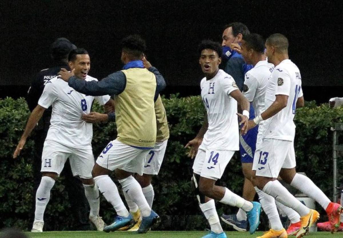 Honduras' Edwin Rodriguez (L) celebrates with teammates after scoring against Mexico during the CONCACAF Olympic Qualifying championship final match at Akron Stadium in Zapopan, Guadalajara, Mexico, on March 30, 2021. (Photo by Ulises RUIZ / AFP)