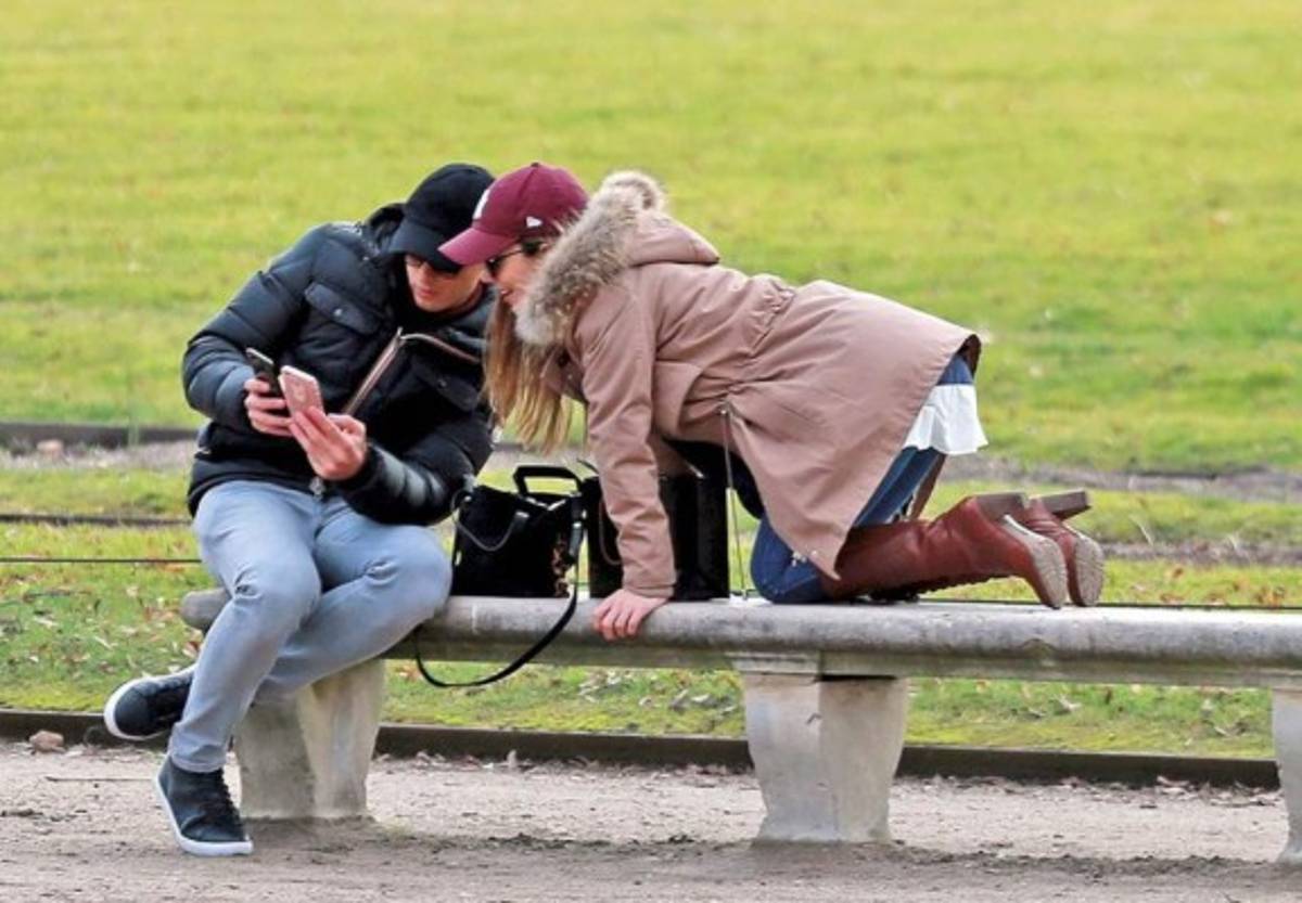 Chica de 'Chicharito' es vista con reconocido arquitecto mexicano