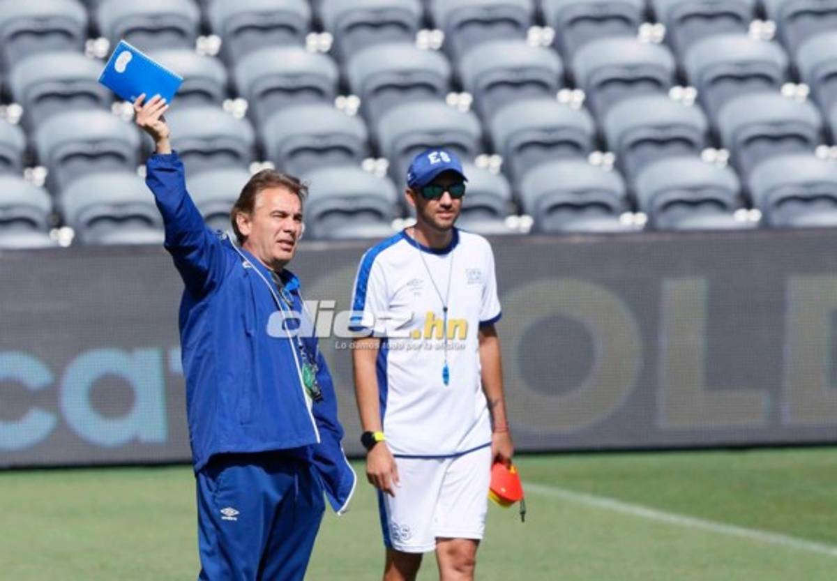 ¿Quién es la chica? Así fue el entreno de El Salvador previo al juego con Honduras