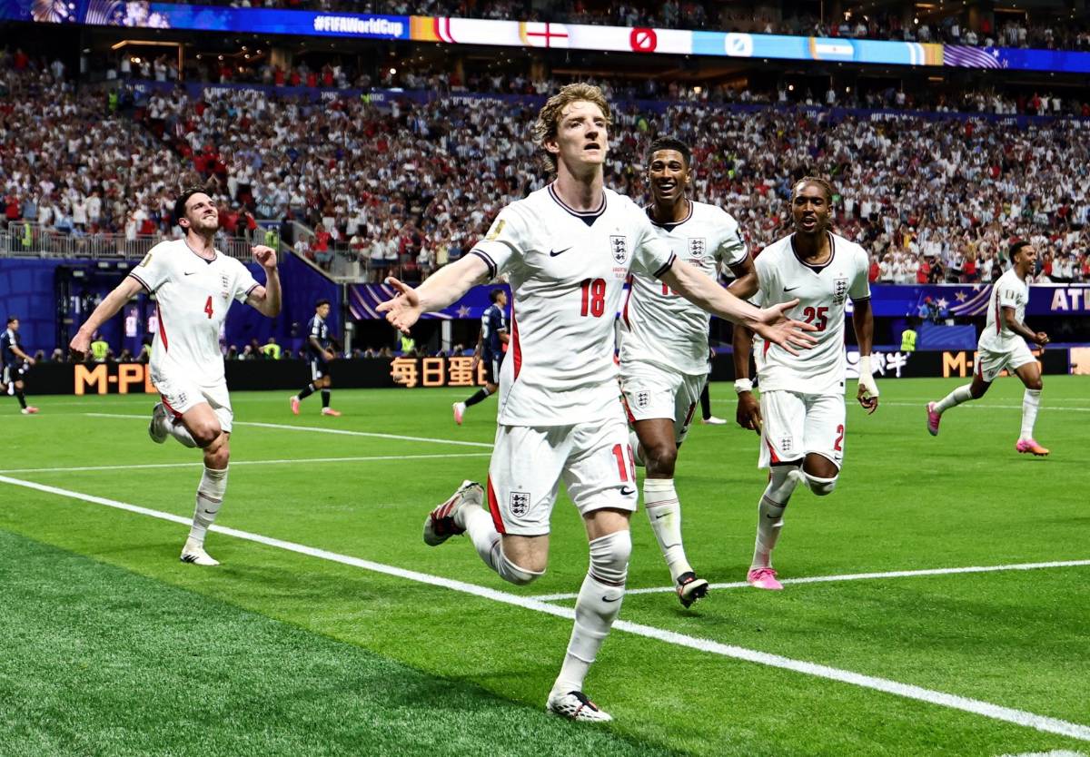 La roja que el VAR no revisó, la salvada del partido y magia de Messi con Argentina