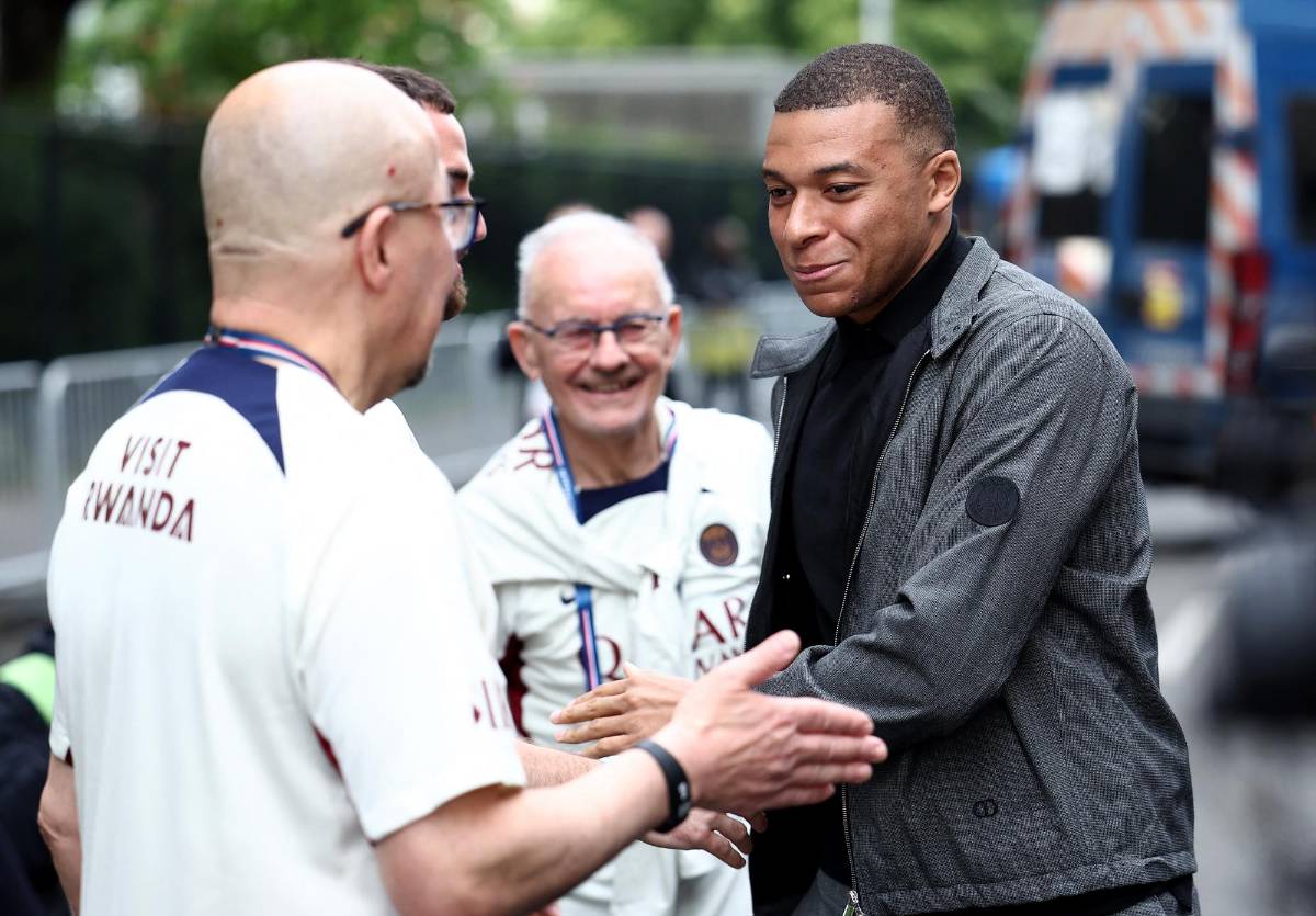 Mbappé y su amargo despido del Parque de los Príncipes: El gran gesto con Keylor, la foto que recorre el mundo y el tifo del PSG