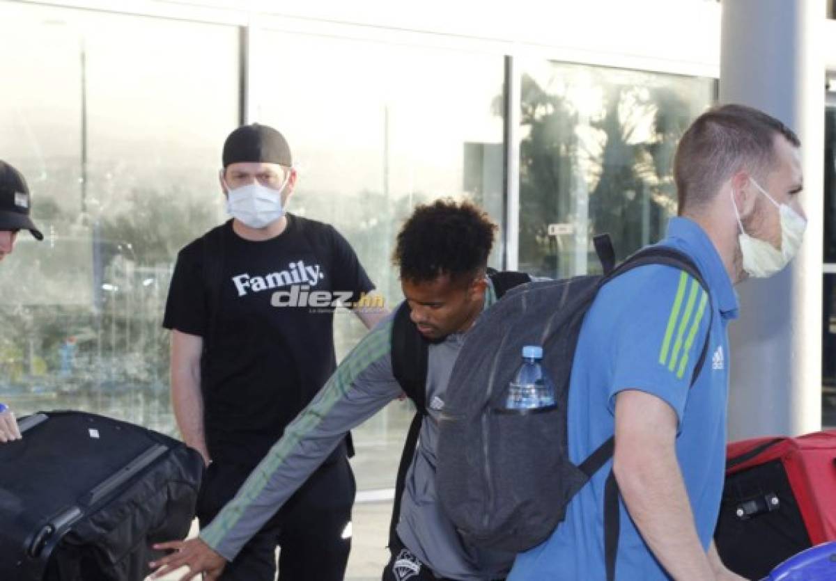 ¡Dos con mascarilla! Las imágenes de la llegada de Seattle Sounders a Honduras