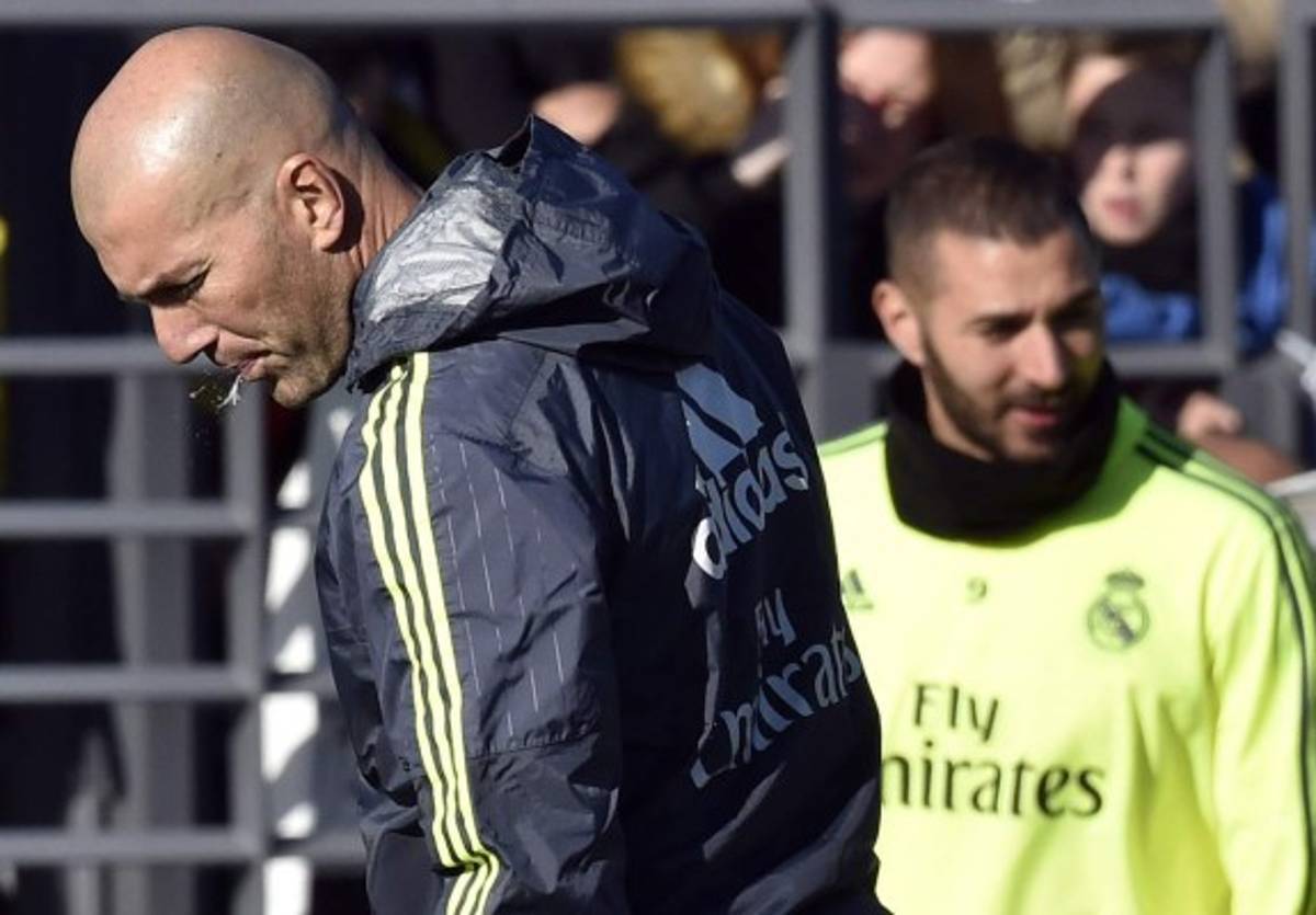 FOTOGALERÍA: Más de cinco mil aficionados ovacionaron a Zidane